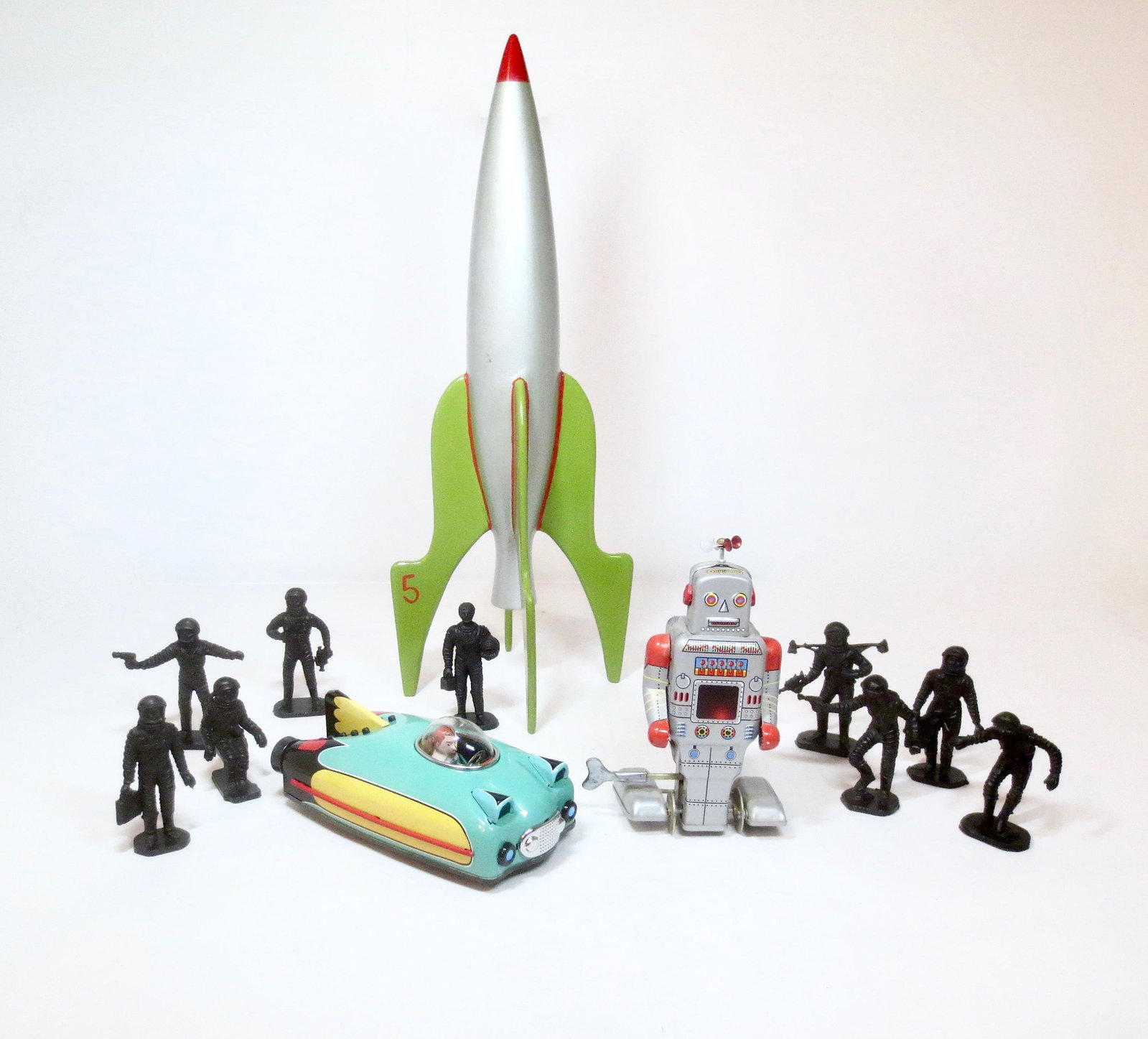 Space Collection with Tin Robot & Car: Wind-up Tin Robot, Tin Friction Space Car, Rocket, and Plastic Astronauts. 12 pieces. Excellent condition. Unboxed.