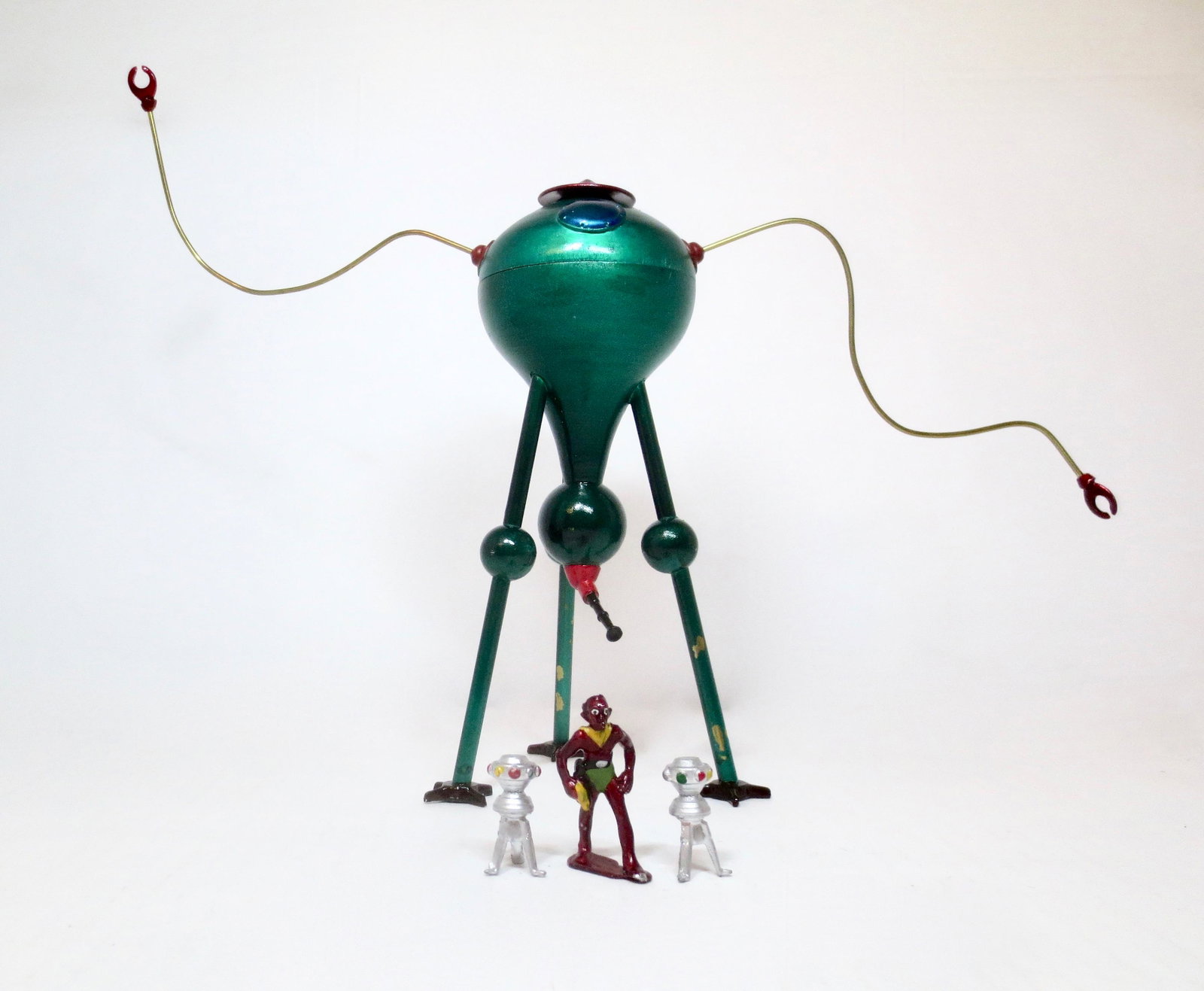 Tiffany Soldiers "War of the Worlds": Colorful 8" tall "War of the Worlds" ship with detachable arms, and three Alien figures. 4 pieces. Excellent condition. Unboxed.