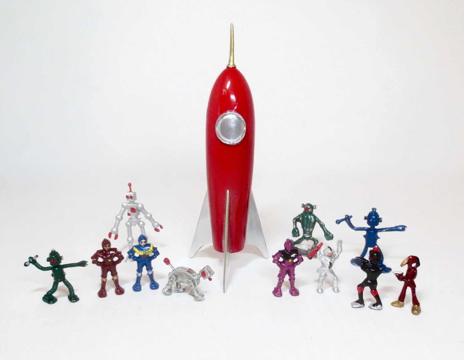 Tiffany Soldiers & Retro Tech Space Assortment: Space Robots, Aliens, Astronaut and Ship. 12 pieces. Excellent condition. Unboxed.