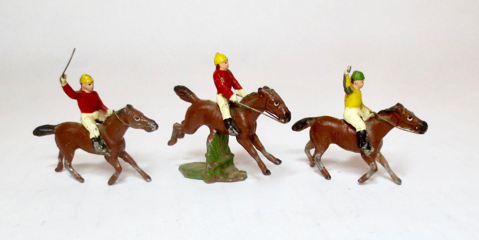 Heyde Miniature Steeplechase Figures: Trio of Racers. 3 pieces. Excellent to very good condition. Unboxed.