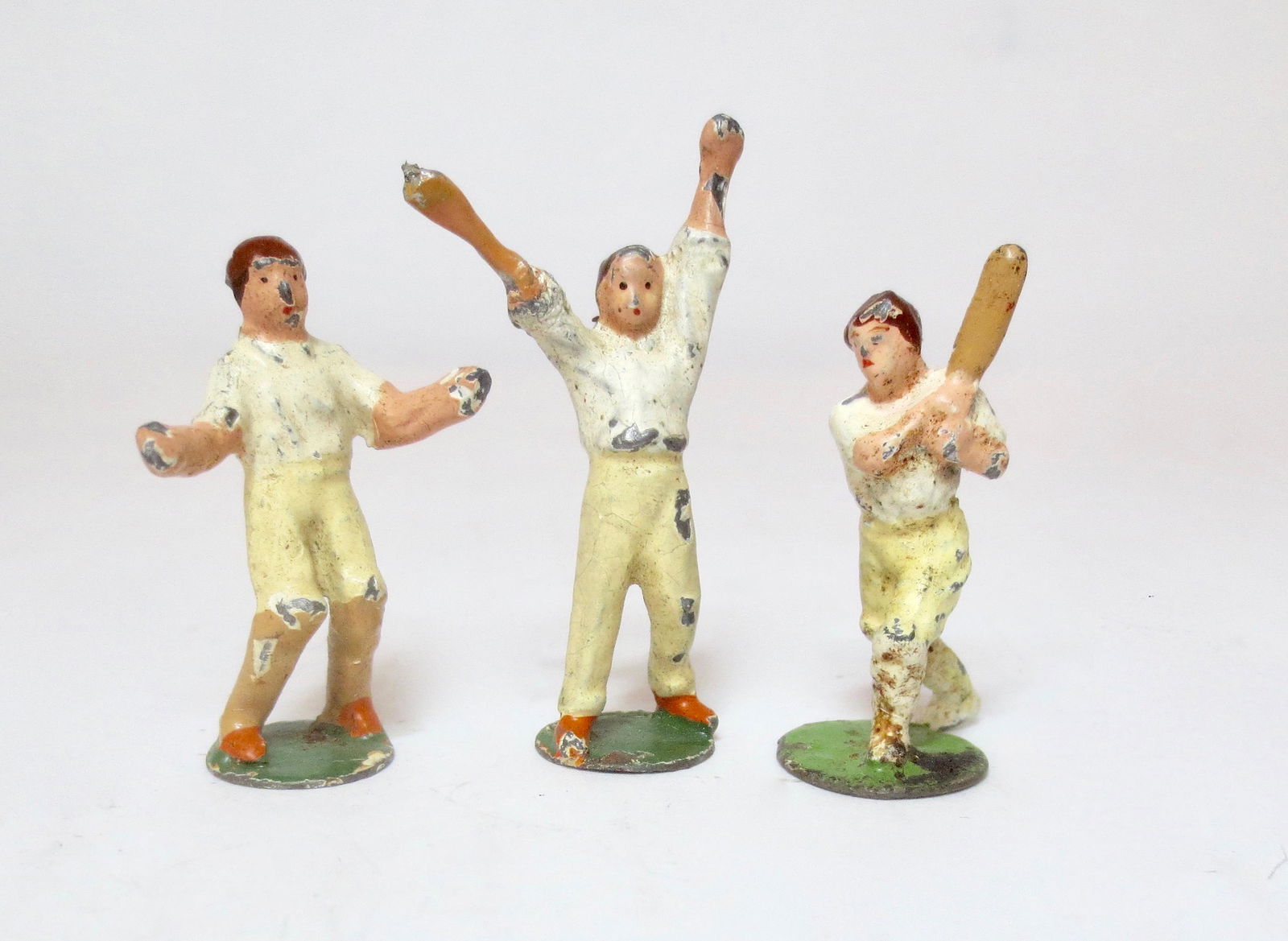 Heyde Miniature Cricketeers: Trio of Cricketeers. 30mm. 3 pieces. Excellent condition. Unboxed.