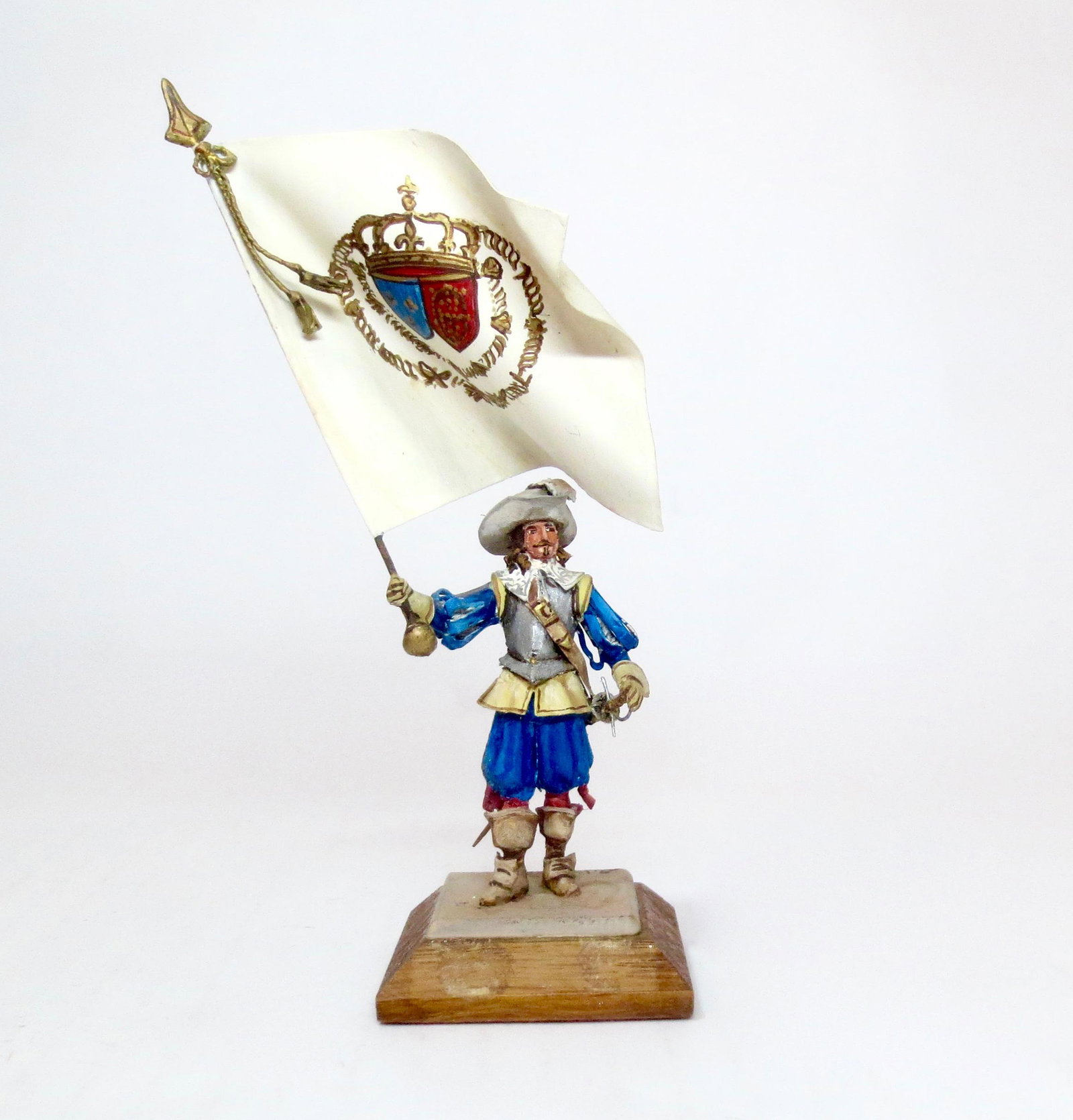 Bernard Vanot "French Standard Bearer": Superb Musketeer Era figure with Colours. Signed on base. Near mint condition.