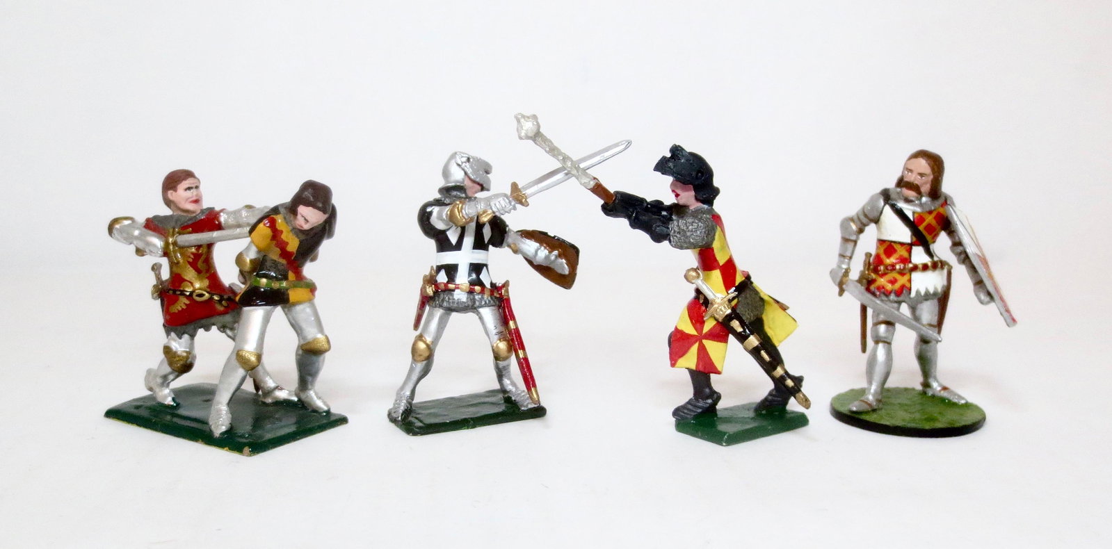 Medley of Medieval Knights: Bob Hornung "Bedouin de Lens captured by Barthelew Burghurst, 1386", and "Walter Bernham vs. Jean d' Harve". Plus Franklin Mint figure "Edward the Confessor". 4 pieces. Near mint condition.