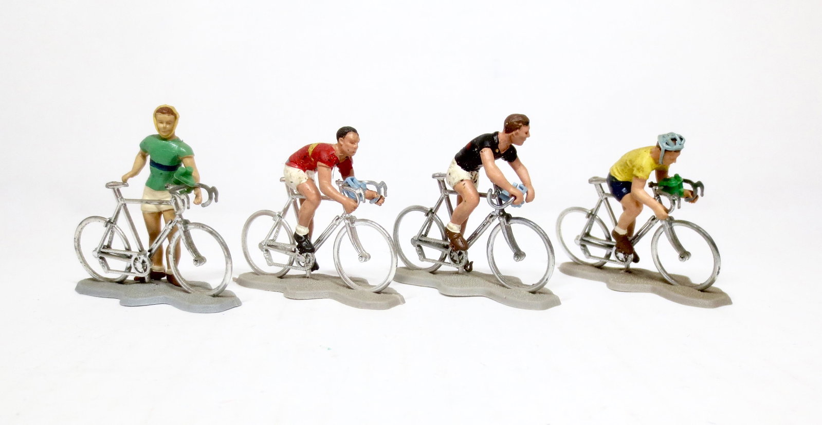 Britains Plastic Bicycle Racers: Assorted poses. 54mm scale. 4 pieces. Excellent condition. Unboxed.