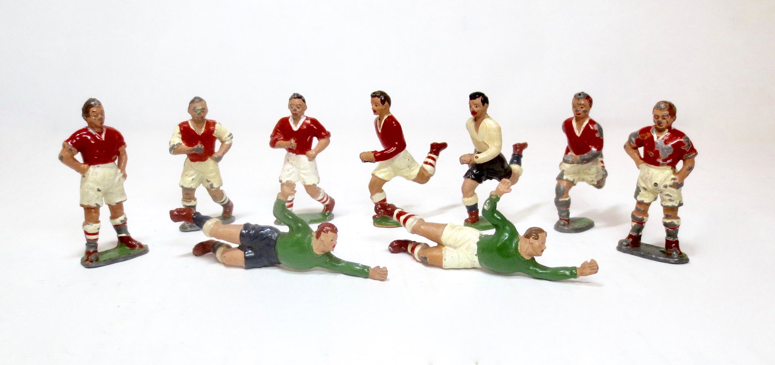 Timpo Footballers: Field Players and Goalies. 9 pieces. Excellent to very good condition. Unboxed.