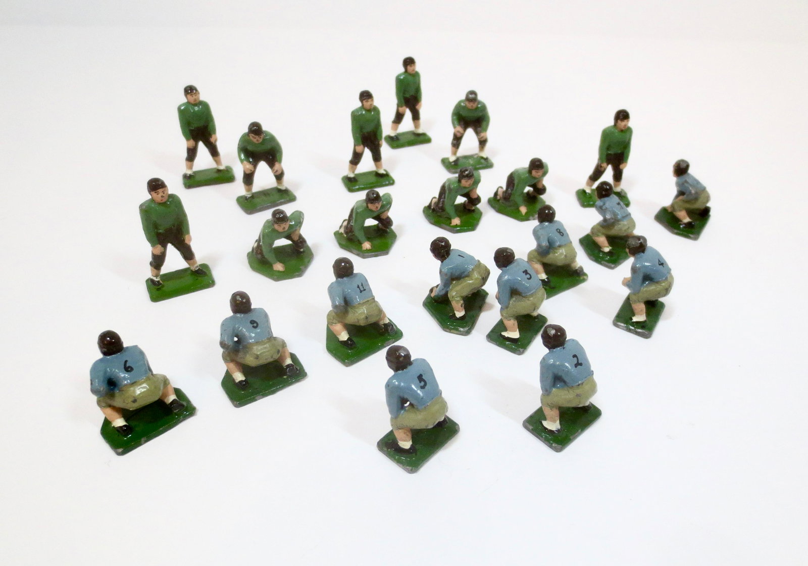 Eire American Football Teams: Two teams. Green and Blue uniforms with numbered jerseys. 40mm tall. 22 pieces. Excellent condition. Unboxed.