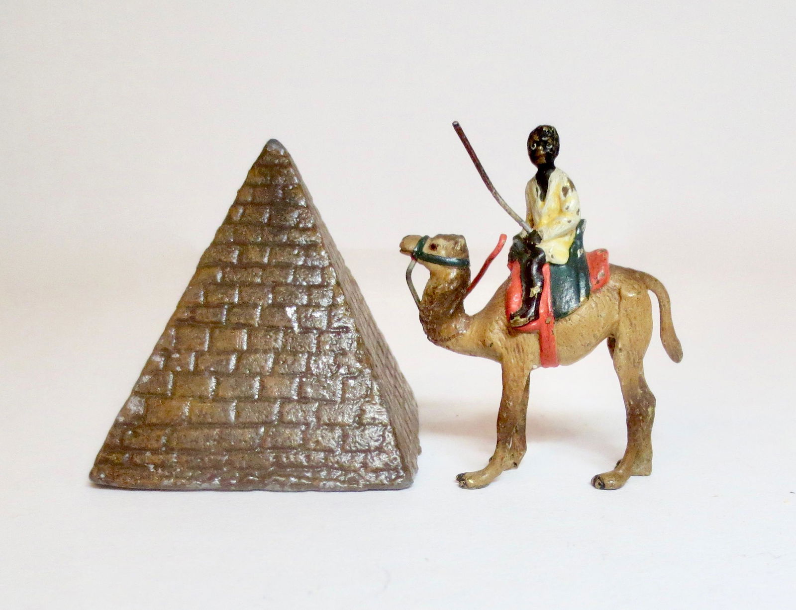 Heyde Small Scale Arab on Camel & Pyramid: 40mm to 45mm tall. Excellent condition.