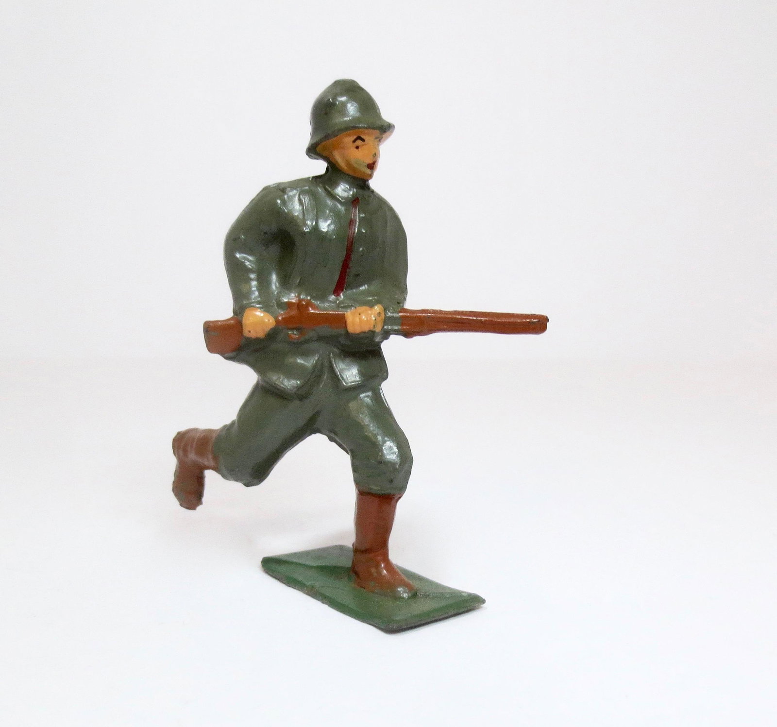 Jones German Infantry of 1918: Charging with rifle. From the "Metal Arts Miniatures" Line. 3" tall. Excellent condition (missing bayonet). Unboxed.