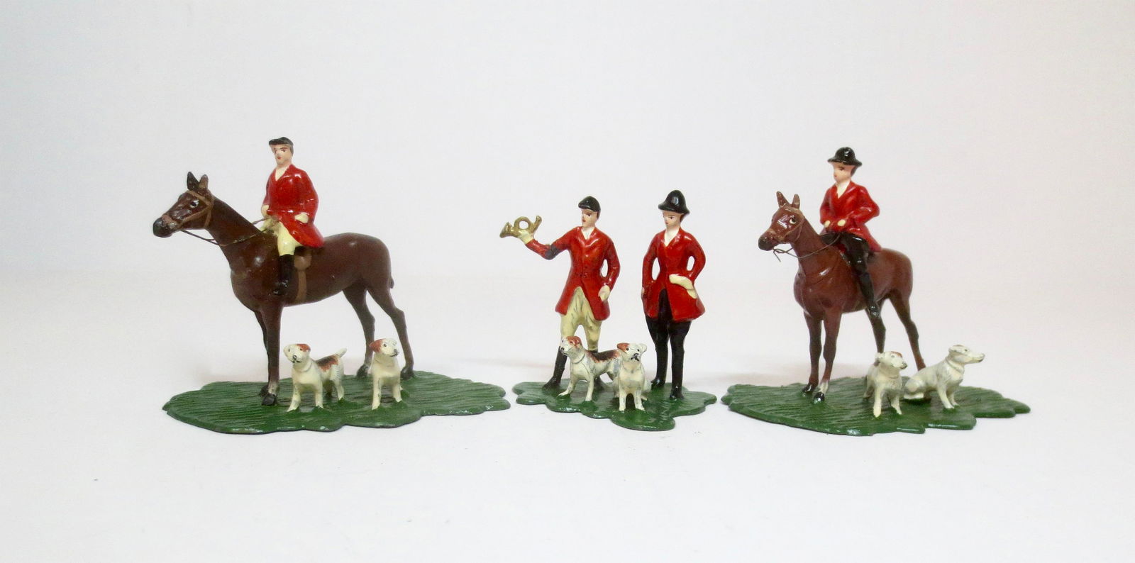 Heyde Hunt Vignettes: Trio of lovely hunt vignettes. 50mm. Near mint to excellent condition (Horn Player's arm has been repaired). Unboxed.