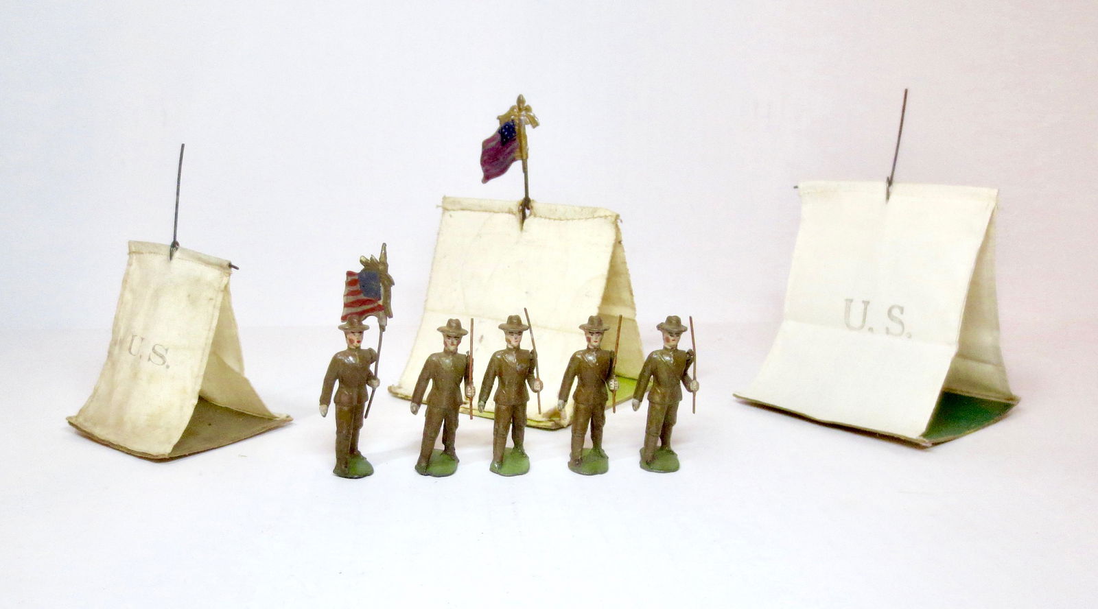 Heyde American Soldiers and Tents: U.S. Infantry. 52mm tall. 8 pieces. Good condition. Tents good to fair (two missing flags). Unboxed.