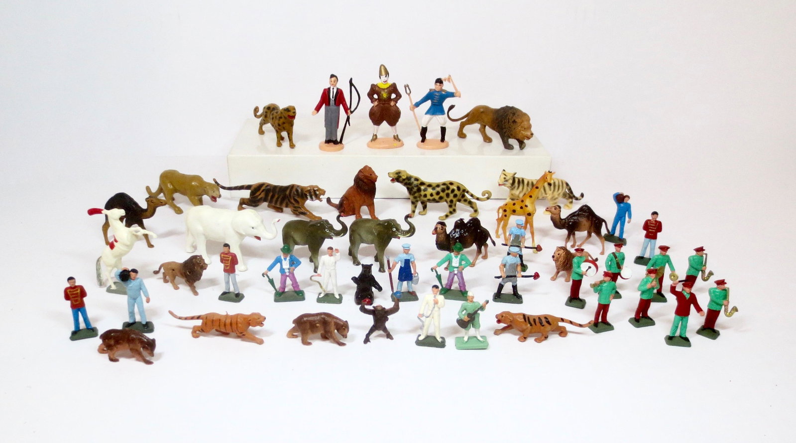 Massive Plastic Circus Collection: Circus animals, clowns, musicians, clowns and more. 25mm-60mm. 47 pieces. Excellent condition. Unboxed.