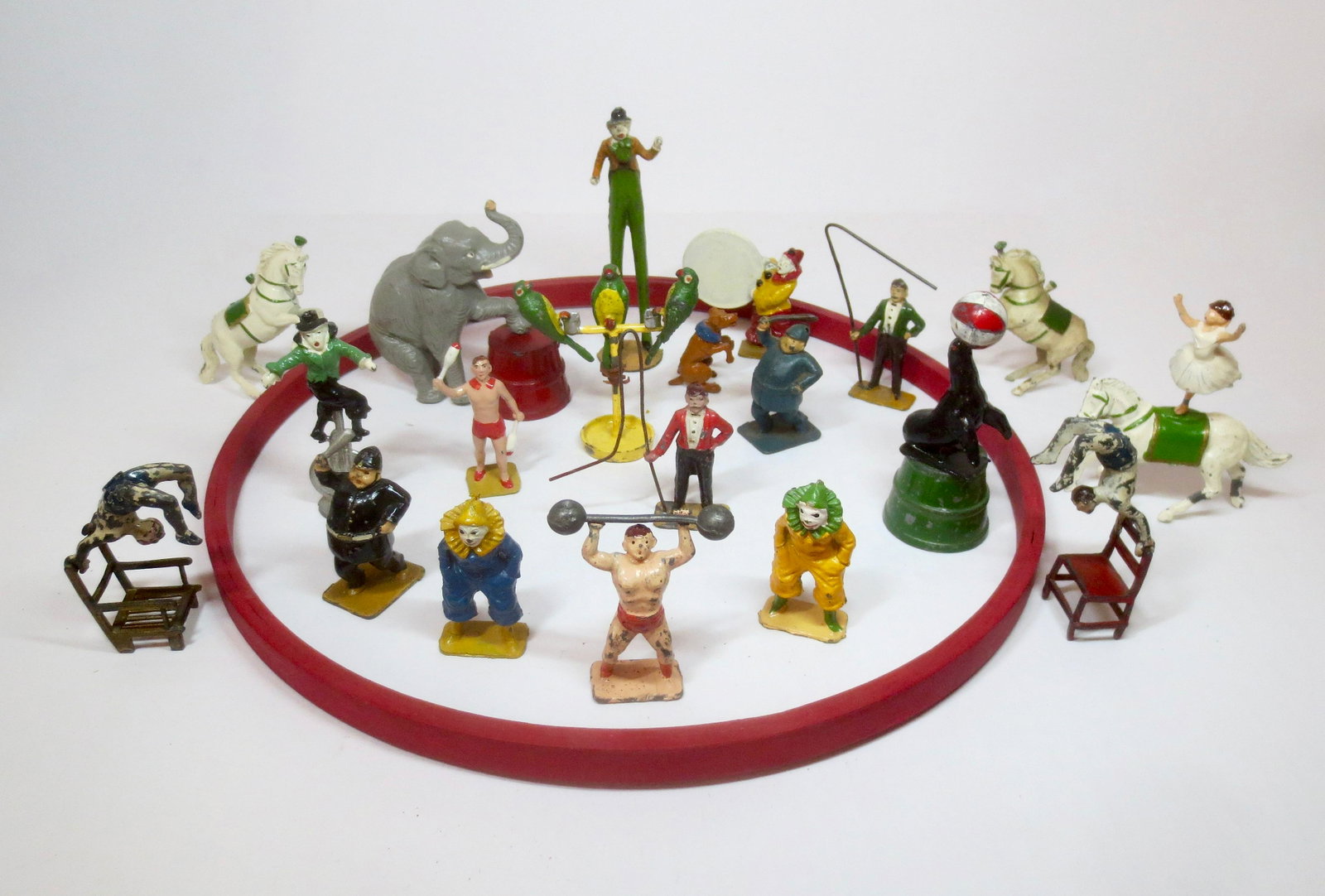 Charbens Mimic Circus: Large collection of clowns, acrobats, rare parrots, weight lifter, ring master and more. 30 pieces. Excellent to very good condition (paint loss on acrobats, and juggler has been repainted). Unboxed.