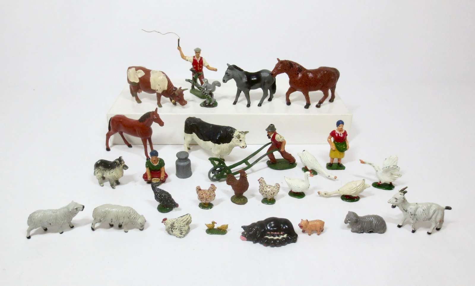 Timpo Farm Assortment: Farmer, Horses, Sheep, Chickens, Pigs and more. 29 pieces. Near mint to excellent condition. Unboxed.