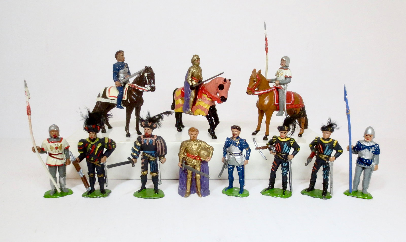 Timpo "Quentin Durwood" RARE Complete Set: Inspired by the classic MGM movie starring Robert Taylor in the title role. Includes every figure from the large display set. 11 pieces plus weapons. In mint to near mint condition. Unboxed.