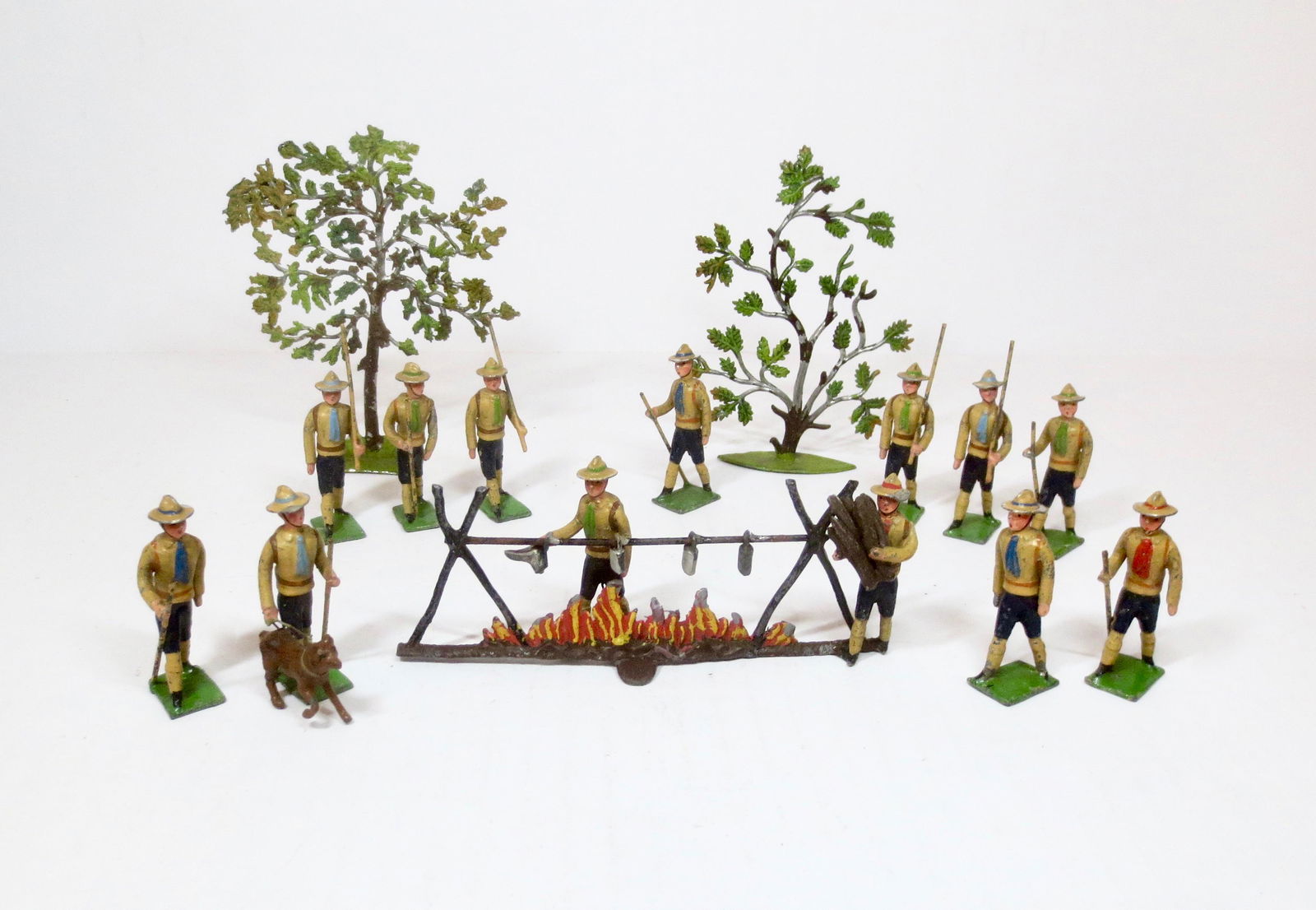 Heyde Boy Scout Encampment: Superb "Boy Scouts building a Campfire" Vignette, with Hikers coming back to camp. 50mm tall. 14 pieces. Near mint condition. Unboxed.