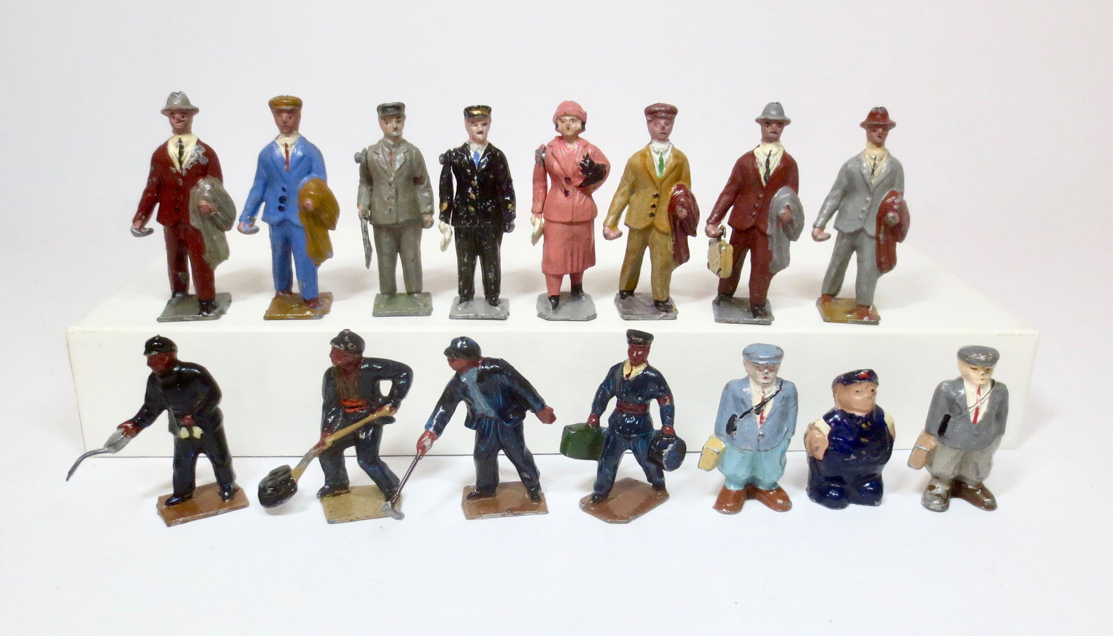 French Makers Railroad Train Figures: Engineer with crew, porter, station master, and passengers. 35mm-54mm. 15 pieces. Excellent condition. Unboxed.