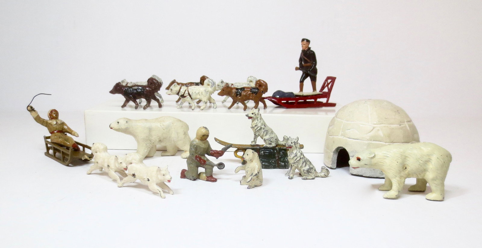 French Makers Arctic Explorers: Variety of Arctic figures with dog sleds, polar bears, and igloo. 20 pieces. Excellent to very good condition (two sleds missing dog harnesses). Unboxed.