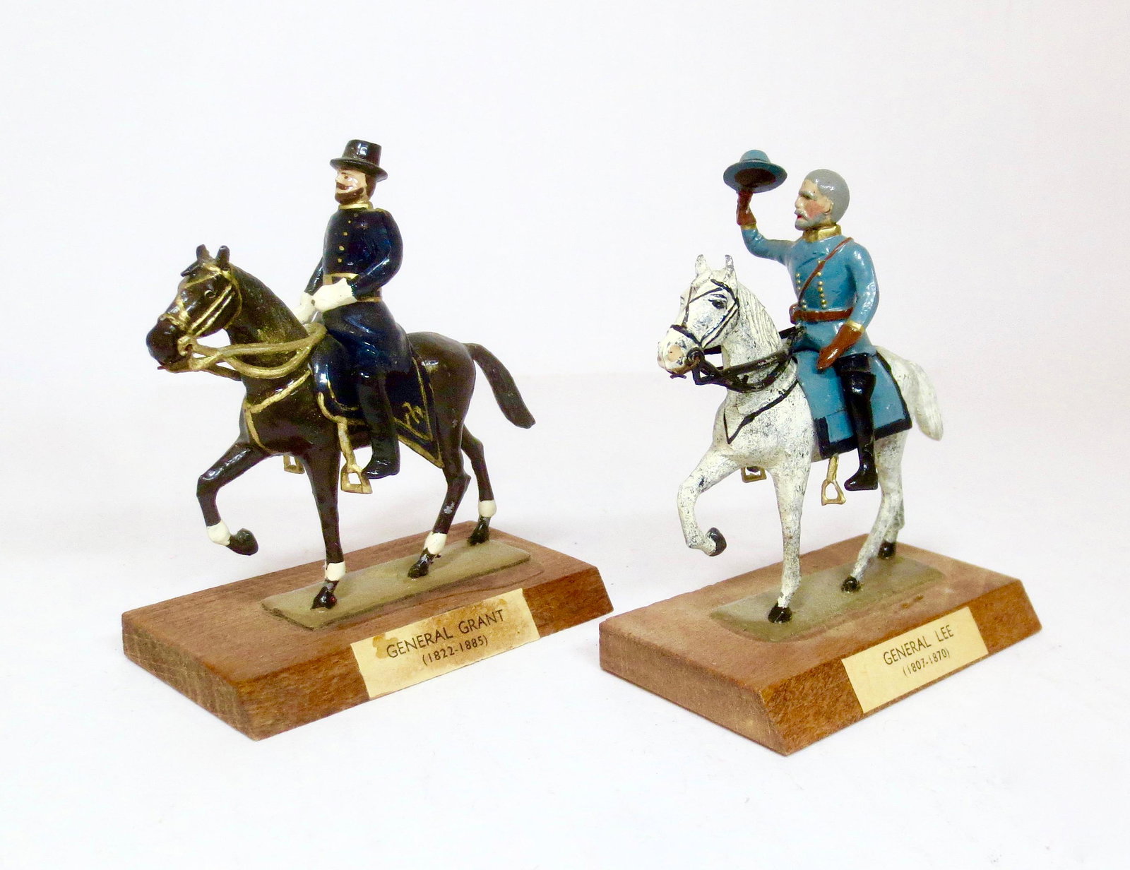 Mignot Civil War Personality Figures: General Grant and General Lee. 2 pieces. Excellent condition. Unboxed.