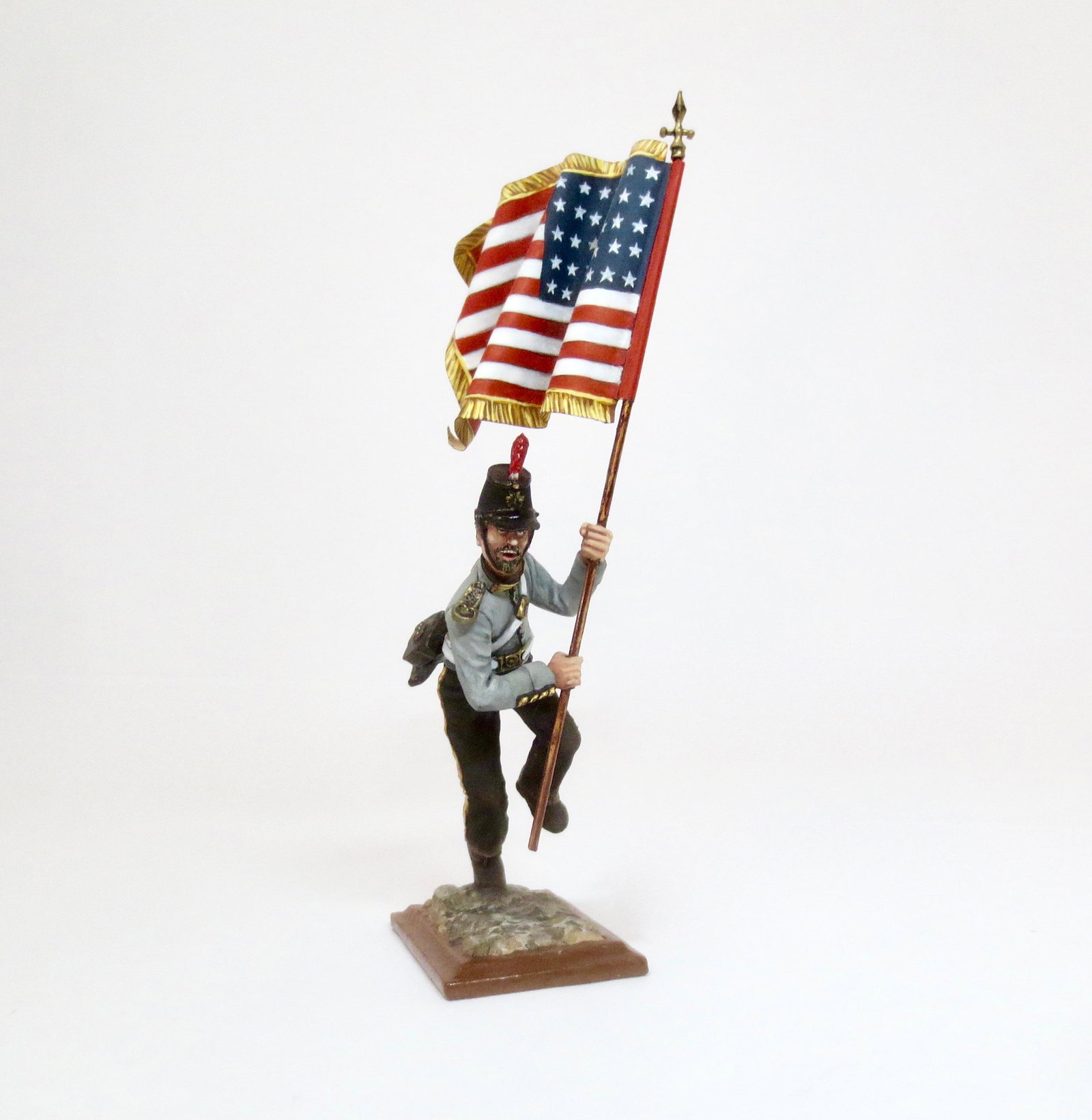 St. Petersburg Russia, ACW Standard Bearer: Cadwallader Greys with Union Flag. Studio painted. 60mm scale. Mint condition. Unboxed.