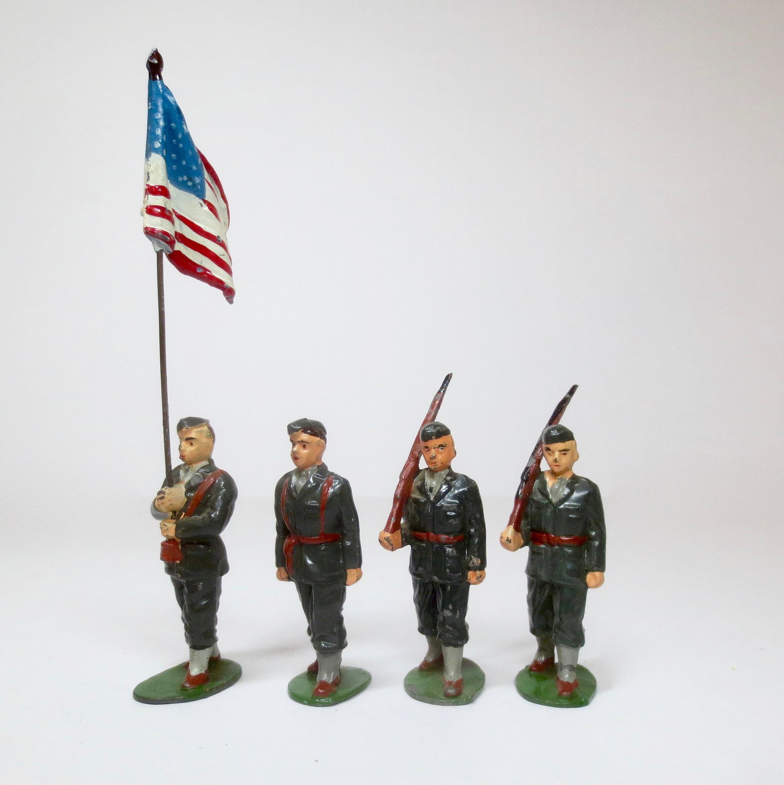 Timpo U.S. Army Colour Guard: Patriotic Flag Bearer, Officer and two Rifle men. 4 pieces. Near mint to excellent condition. Unboxed.