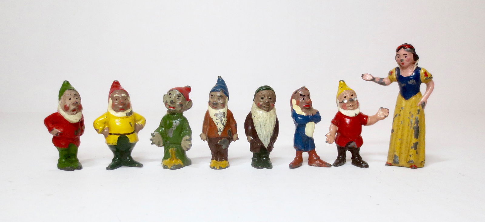 Britains #1654 Snow White & The Seven Dwarfs: Complete set with Snow White, Doc, Sneezy, Grumpy, Dopey, Sleepy, Bashful and Happy. Circa 1938-1939 only. 8 pieces. Excellent to very good condition, with some paint wear. Unboxed.
