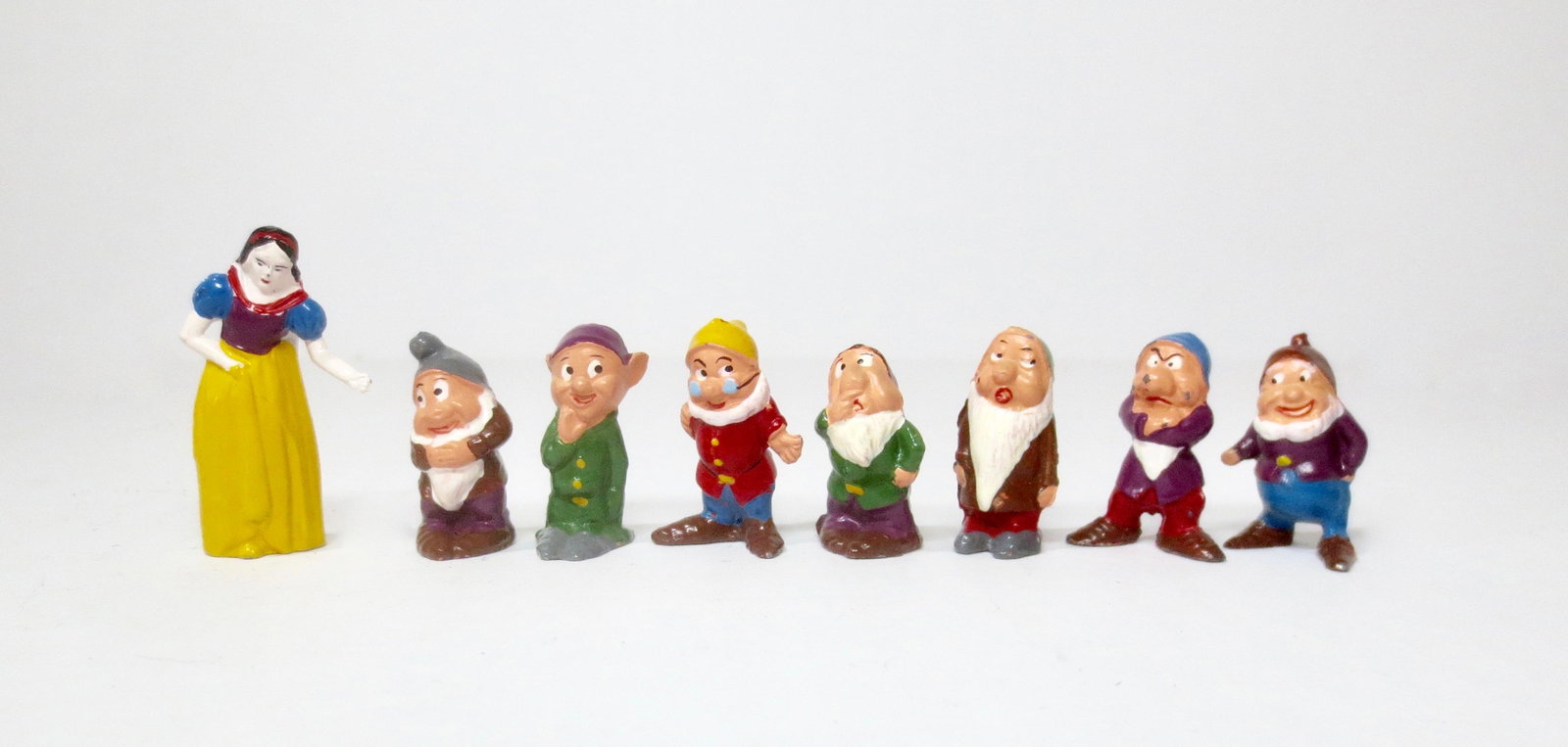 Snow White and the Seven Dwarfs: Japanese made version of the Disney classic. 8 pieces. Excellent condition. Unboxed.