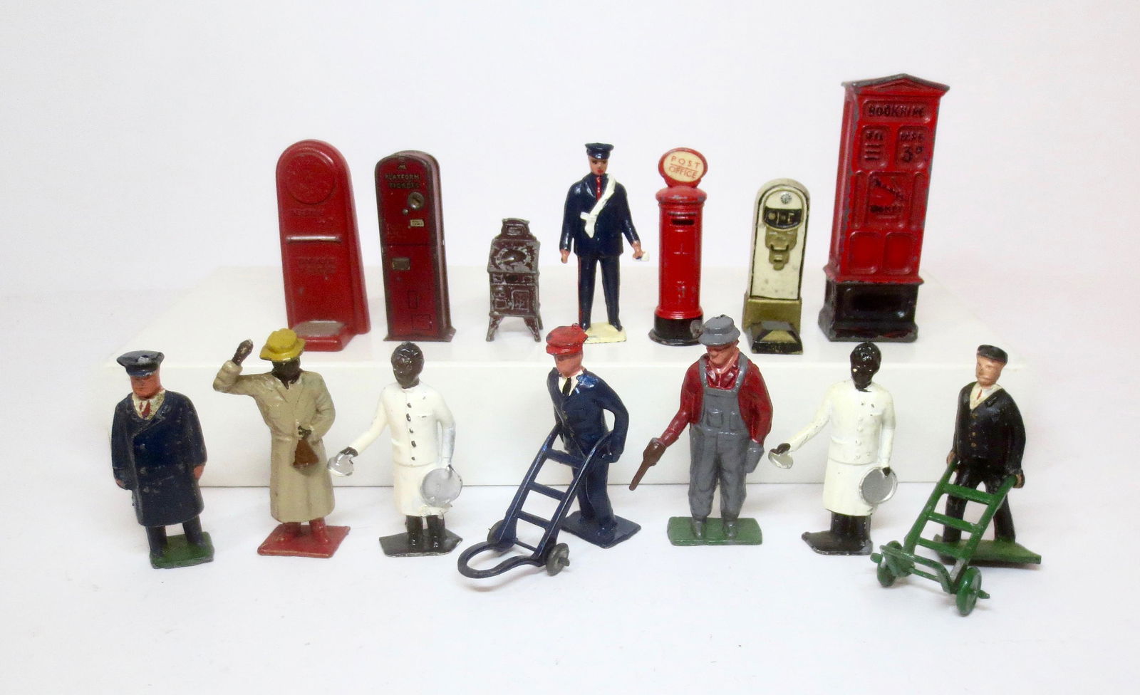British Makers Railway Assortment: Crescent Railway Crew, Rare Passenger in Straw Hat, Pullman Waiters, Taylor Barret Postman, and Accessories. 16 pieces. Excellent condition. Unboxed.