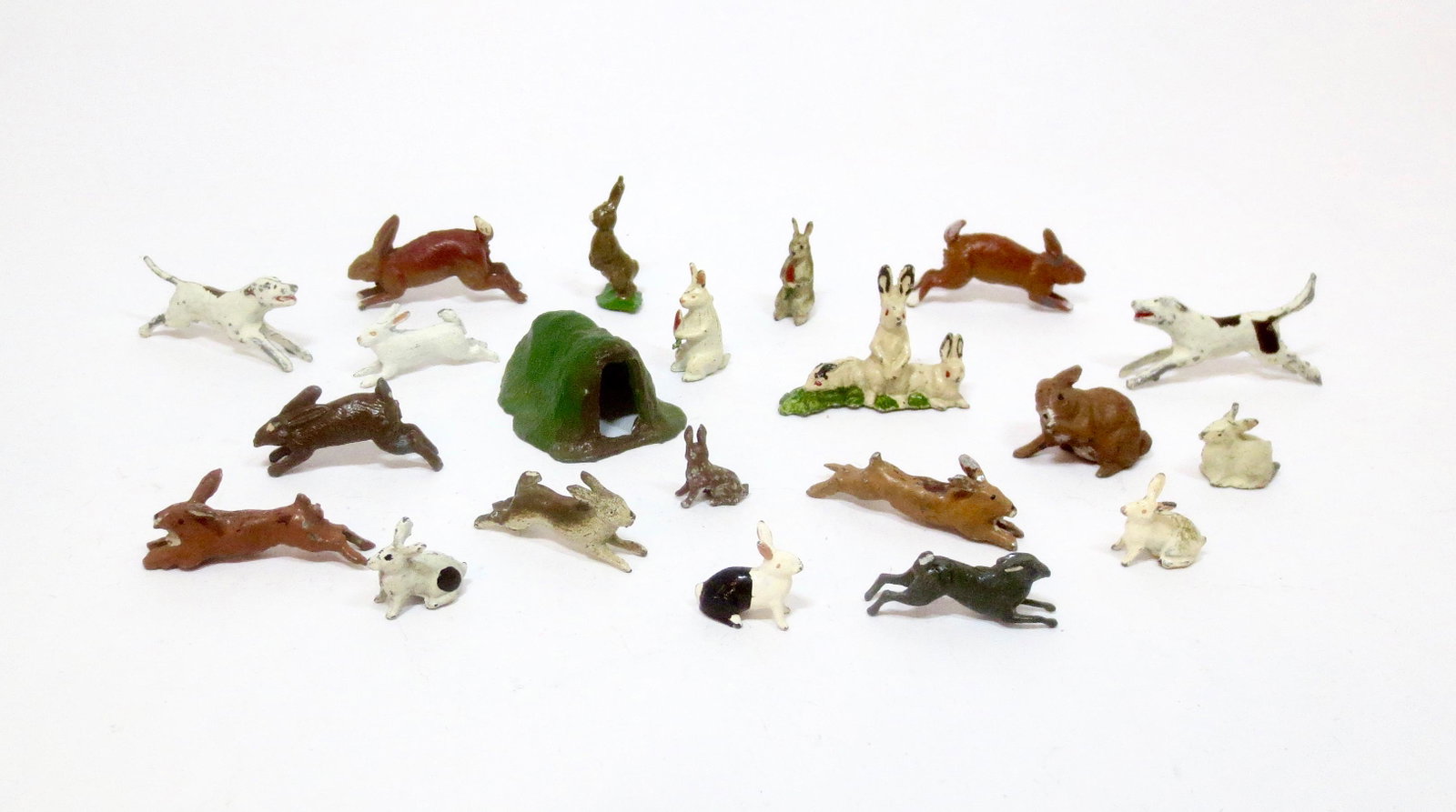 Hollowcast Farm & Garden Assortment: Pixyland Dogs chasing an assortment of Rabbits out of their Warren. 21 pieces. Excellent condition. Unboxed.