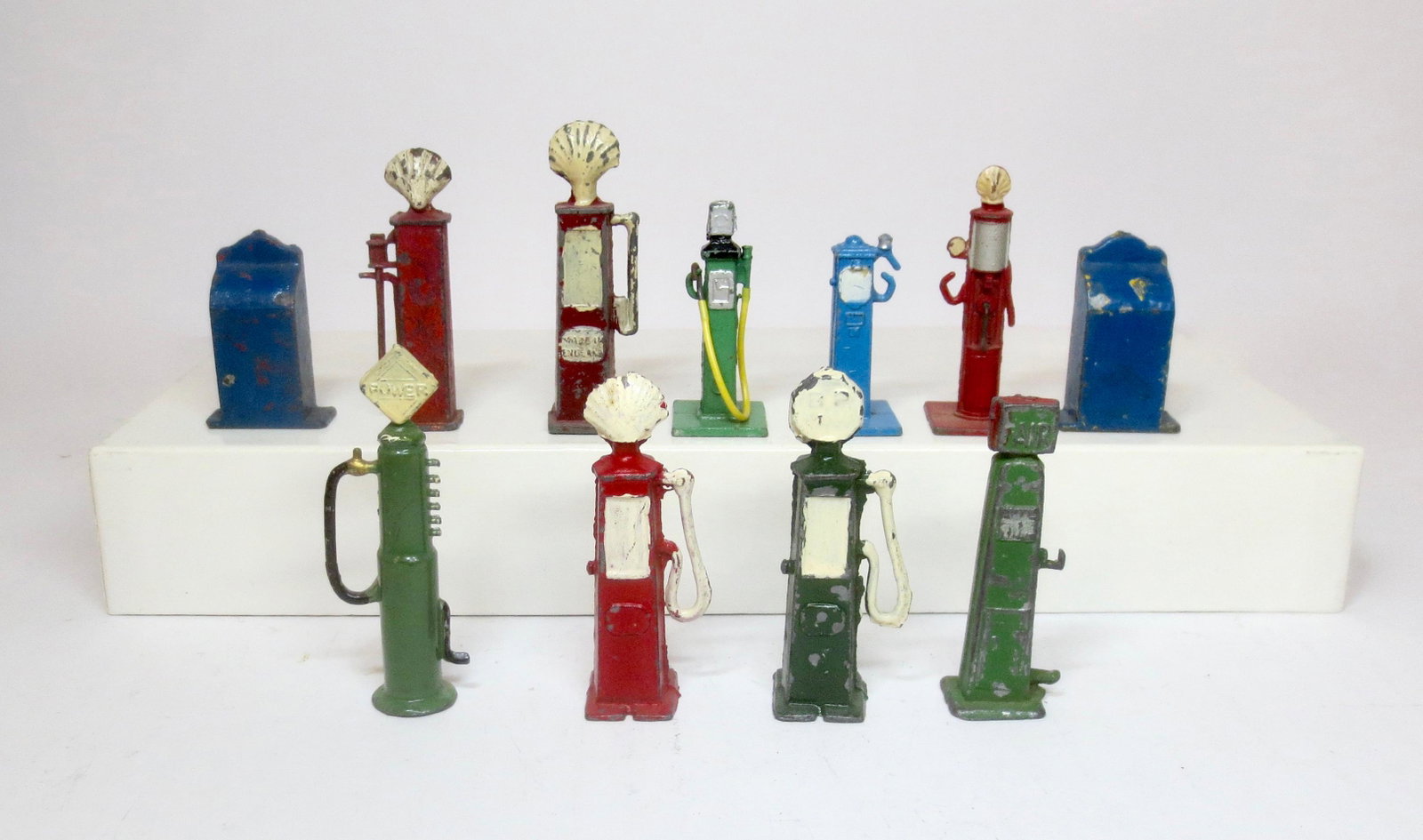 British Makers Petrol Pumps: Pumps and oil cabinets from a variety of makers. 11 pieces. Very good to good condition. Unboxed.