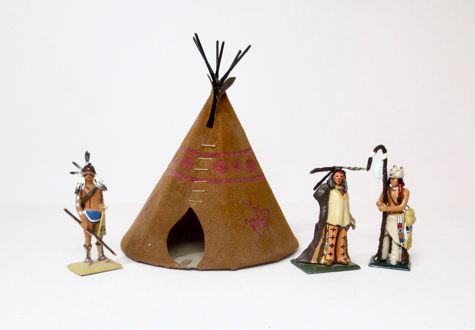 CBG American Indians with Teepee: Beautifully crafted and painted figures of the American West. 60mm scale. 4 pieces. Near mint condition. Unboxed.