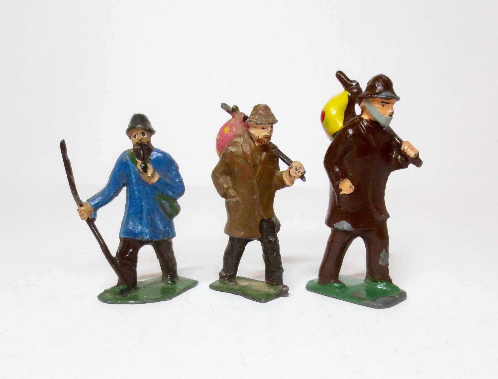 Railway and Farm Assortment: American Metal, Johillco, and Timpo figures. 3 pieces. Excellent condition. Unboxed.
