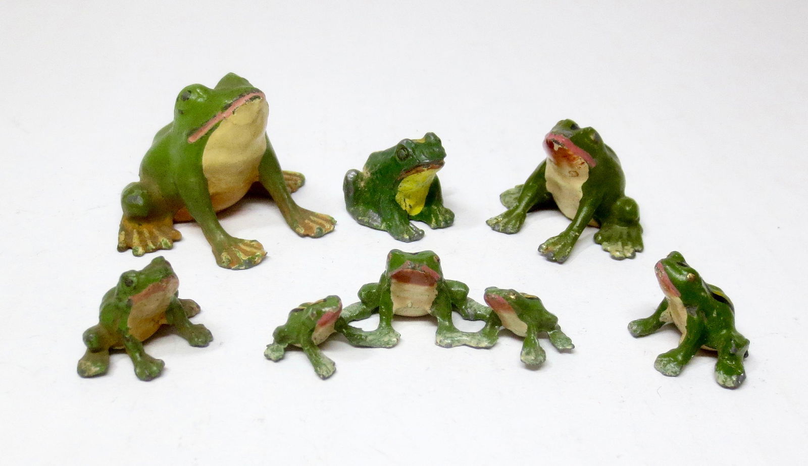 Heyde and Johillco Frog Collection: Assorted sizes from 15mm to 30mm tall. 6 pieces. Excellent condition. Unboxed.