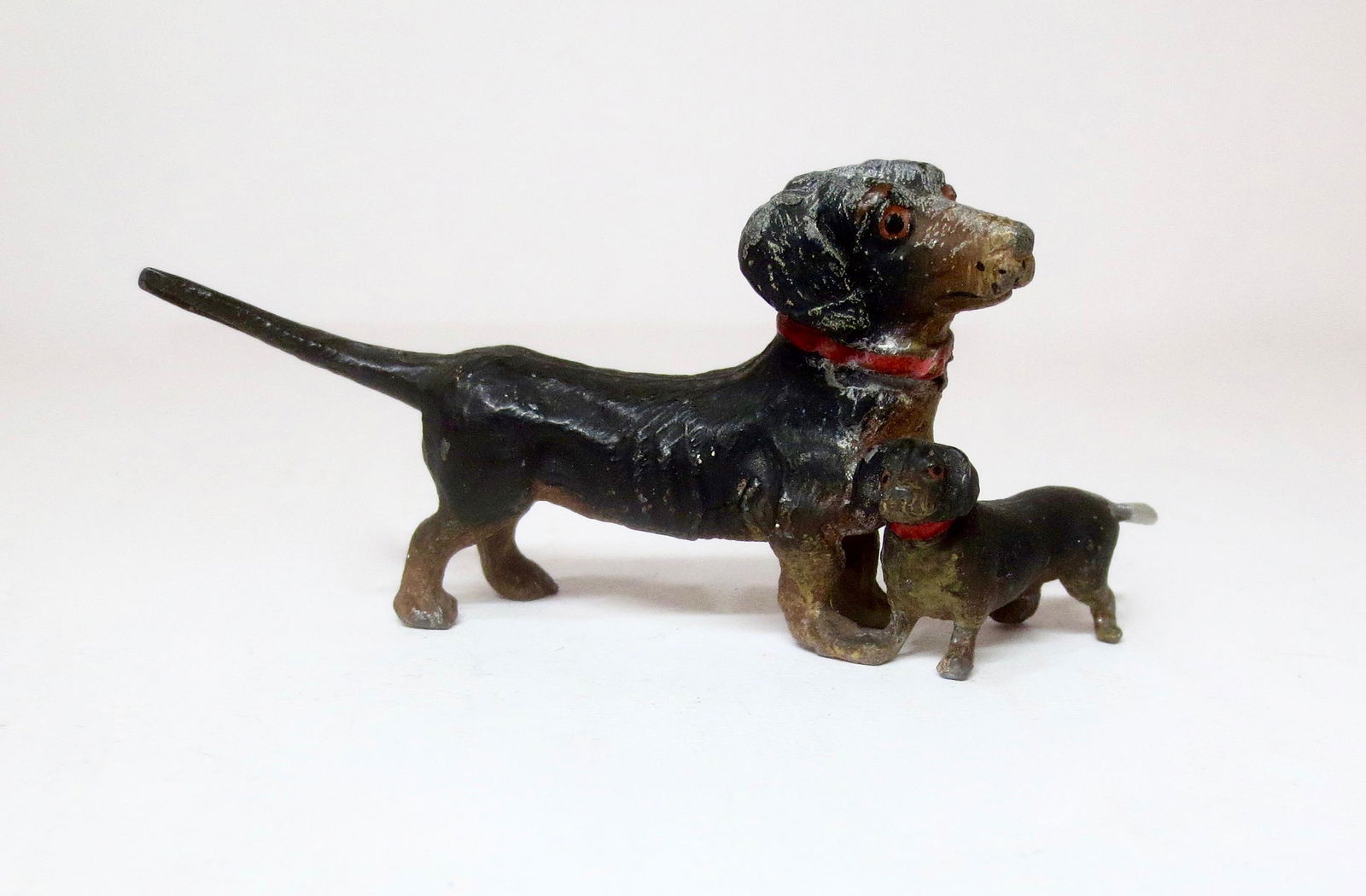 Heyde Mother & Puppy Dachshunds: 40mm tall. Excellent condition. Unboxed.
