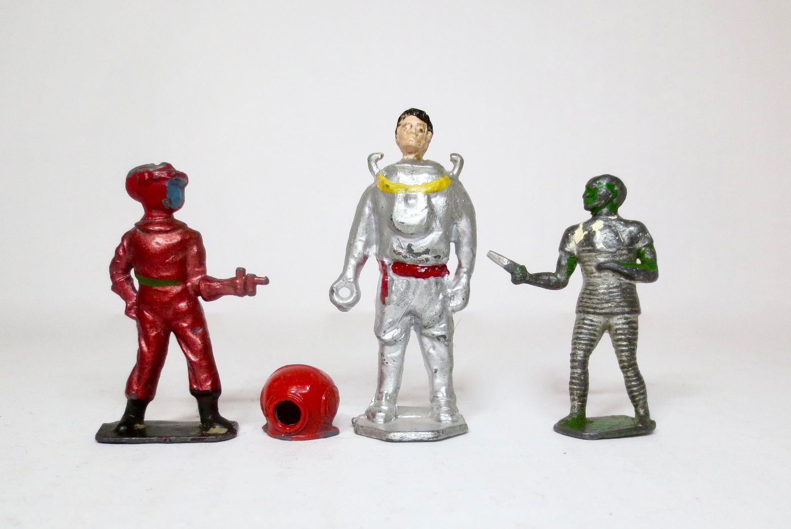 Crescent Space Patrol Set: 4 pieces. Very good to fair (Treen's gun is a replacement). Unboxed.