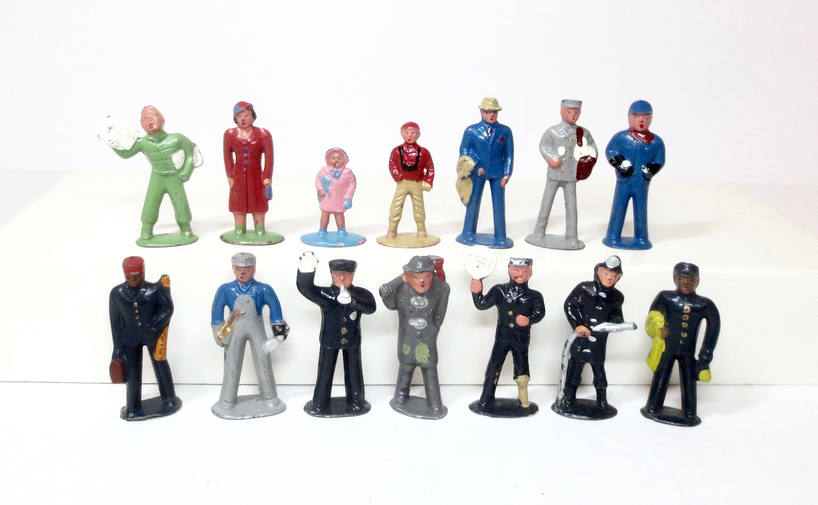 Barclay Small Scale Train Figures: 14 pieces. 1"-1/3/4" tall. Excellent condition. Unboxed.