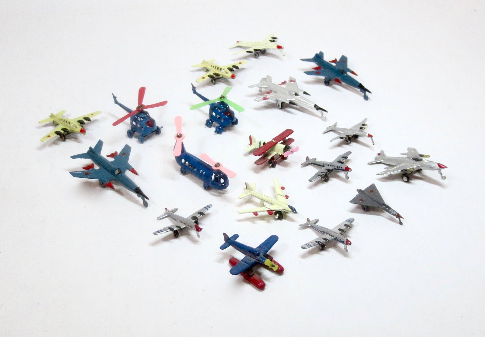 Metal Miniatures Military Planes: Fighter Jets, Helicopters, and even a Biplane. 1-1/2" to 3" long. 18 pieces. Excellent condition. Unboxed.