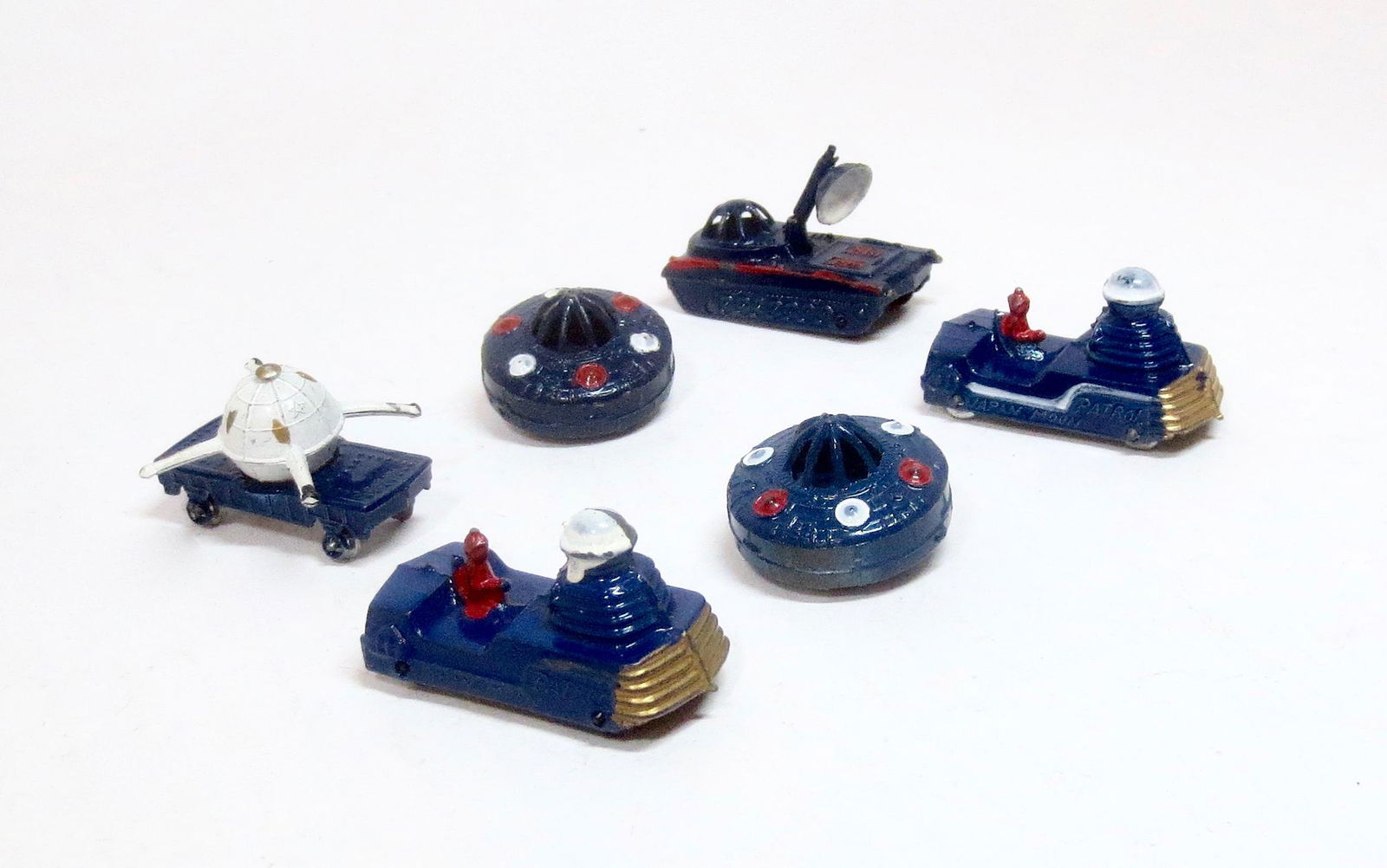 Metal Miniatures Space Vehicles: The Aliens have landed! Flying Saucers, 1-1/2" to 2" long. Robot piloted vehicles, and more. 6 pieces. Excellent condition. Unboxed.