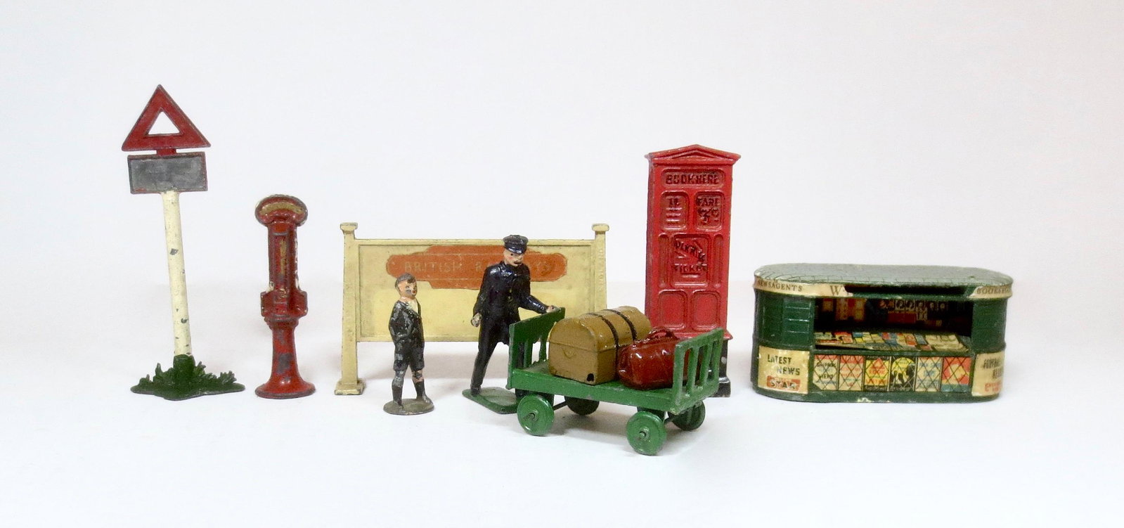 Railway Figure and Accessory Assortment: Johillco Porter with Trolley & Luggage, School Boy, and a variety of accessories. 10 pieces. Excellent to very good condition. Unboxed.