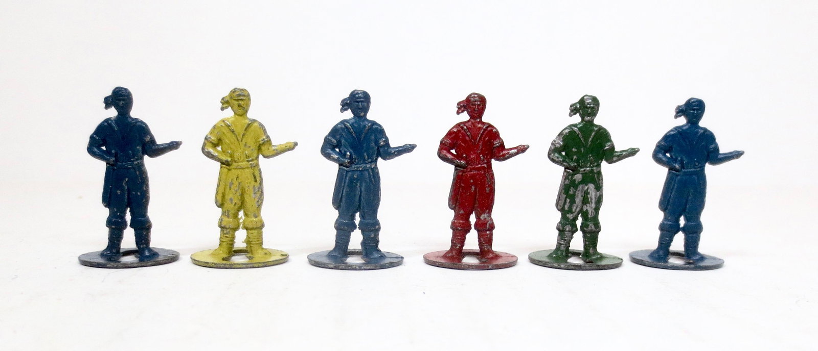 Vintage Pirate Game Pieces: 25mm tall. 6 pieces. Very good to good condition. Unboxed.