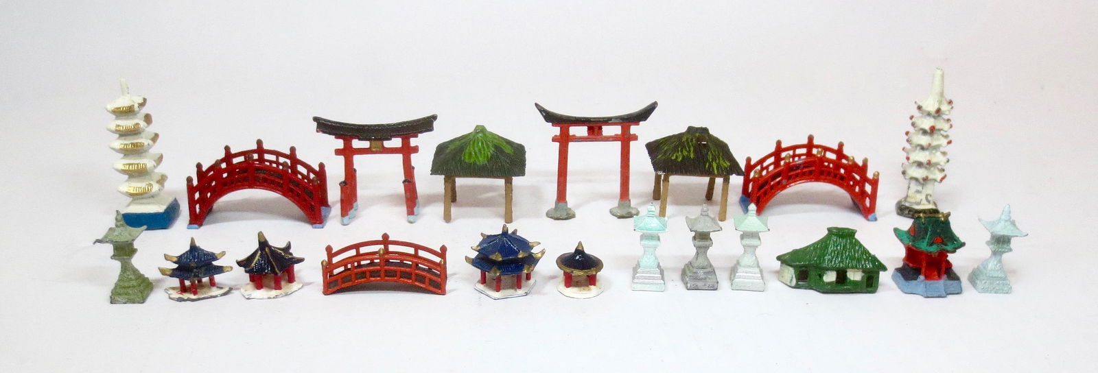 Miniature Japanese Temples & Bridges: 20mm to 60mm tall. 20 pieces. Excellent condition. Unboxed.