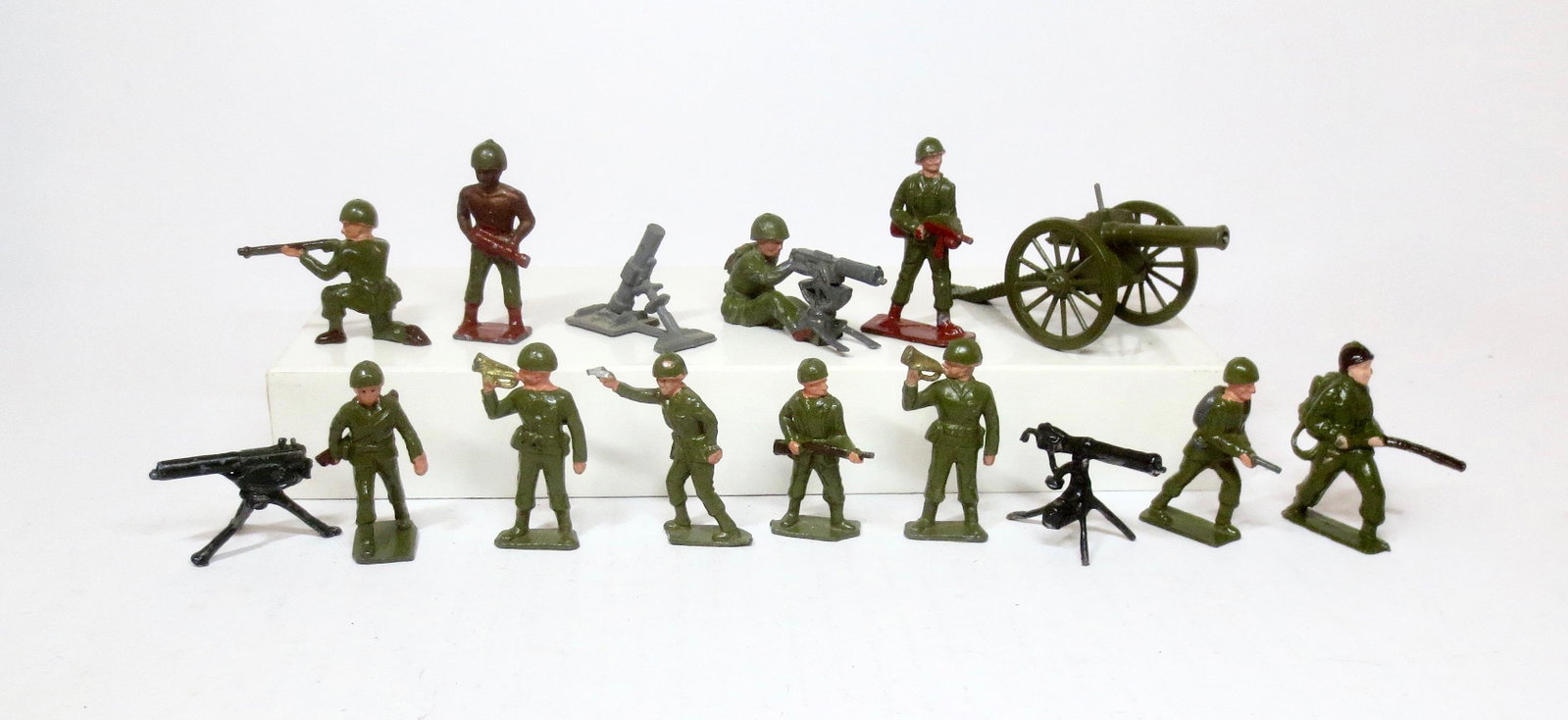 Crescent & Cherilea Khaki Soldier Assortment: Post war issues. 15 pieces. Excellent condition. Unboxed.