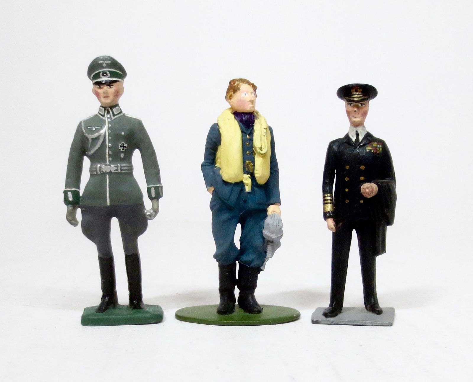 Special Paint WW2 British and German Soldiers: Detailed figures in flat (matte) paints. British Pilot & Officer, along with German Officer. 3 pieces. Excellent condition. No boxes.