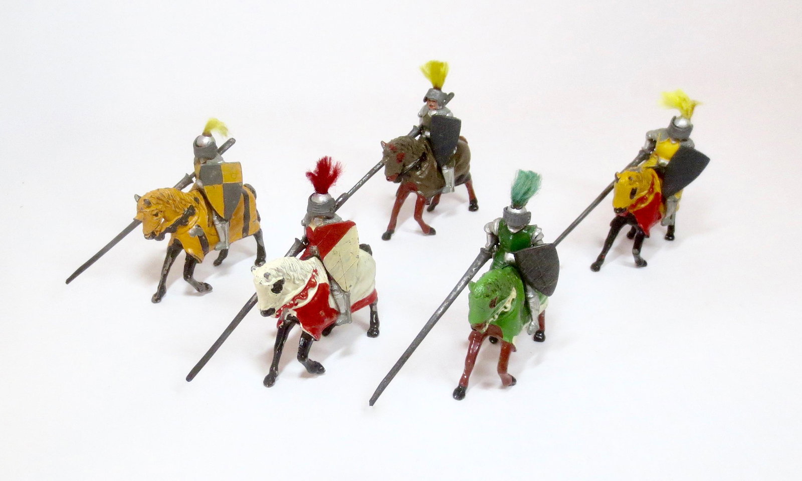 Timpo Mounted Knights: 5 pieces. Very good condition. Unboxed.