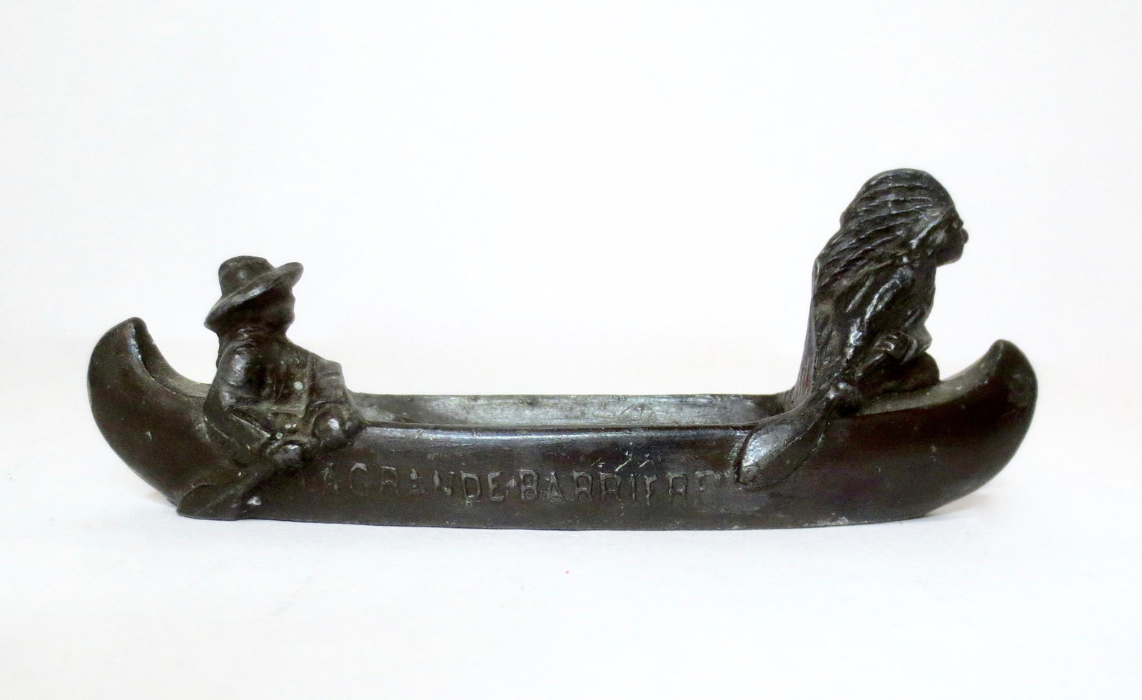 "La Grande Barrier" Souvenir Canoe: 4" long. Excellent condition. Unboxed.