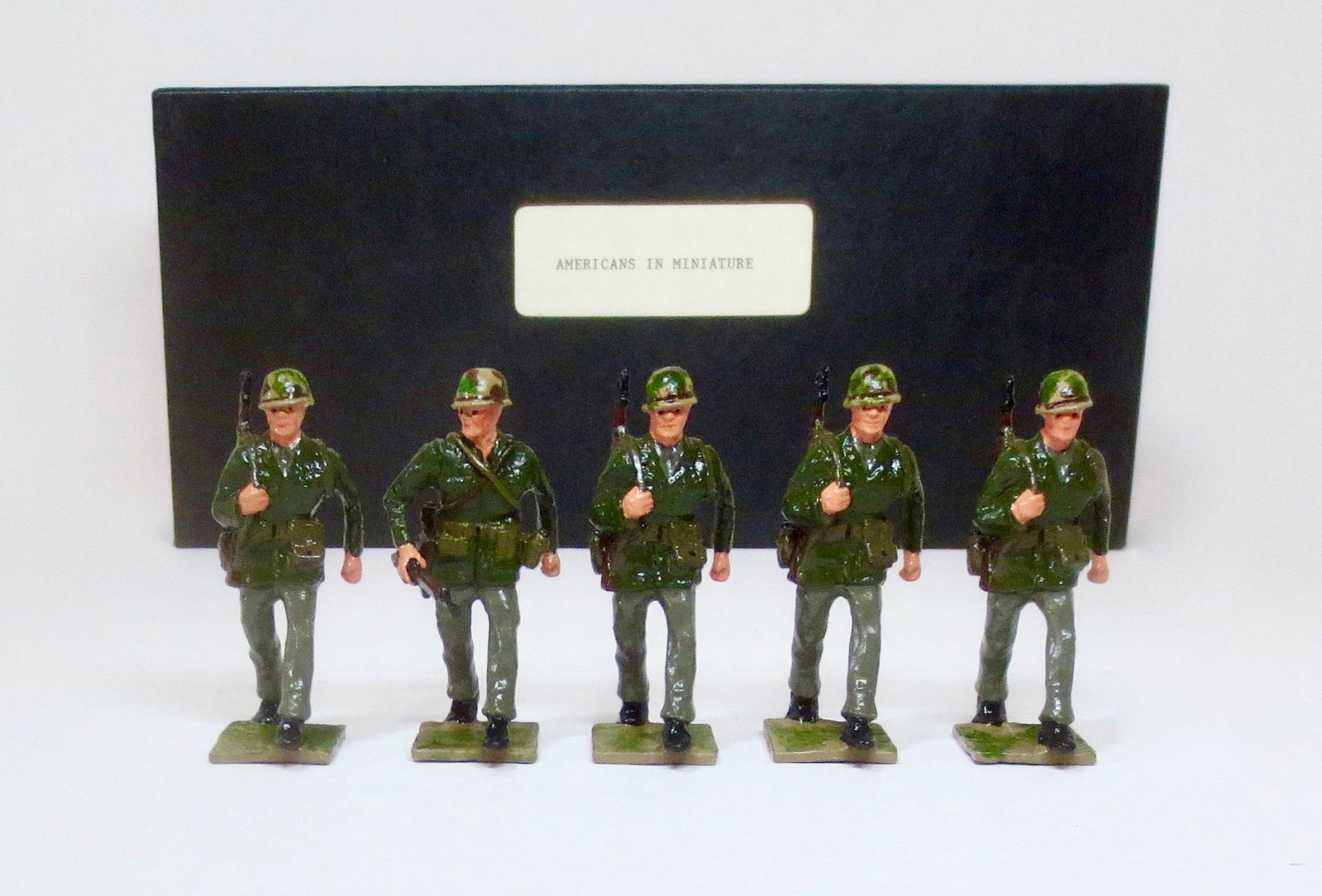 Americans In Miniature U.S.M.C. 1951: Korea "Moving North". 5 pieces. Mint condition. Box excellent (typed labels).