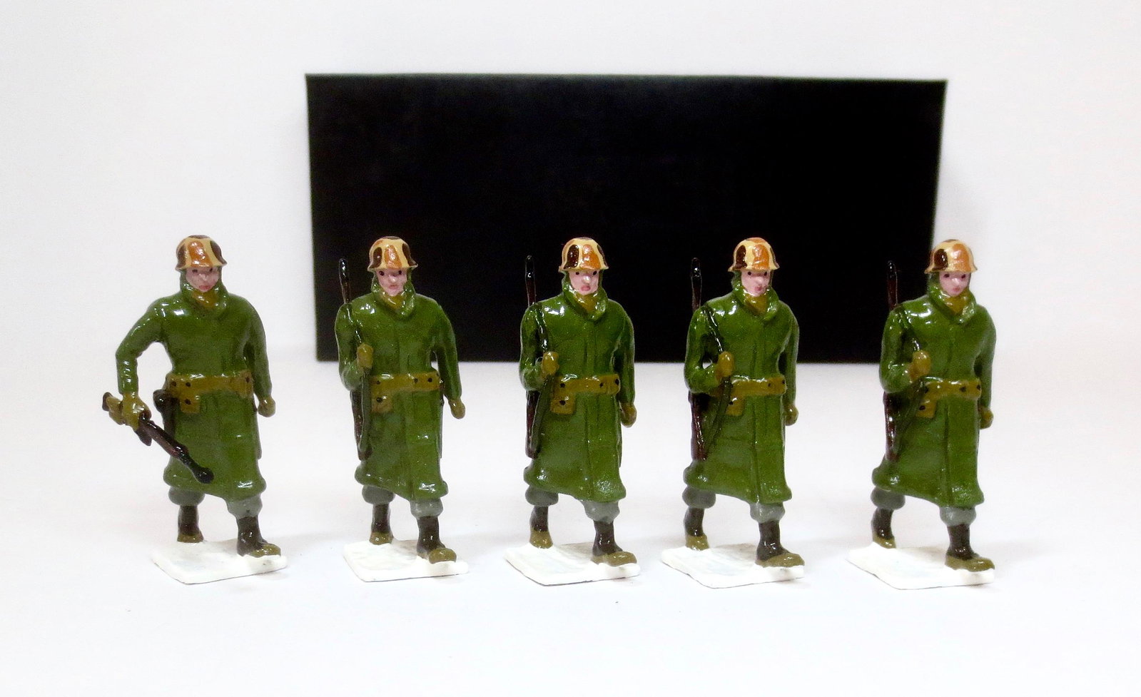 Americans In Miniature U.S.M.C. 1950-1951: Marching in Winter Dress. Korea. 5 pieces. Mint condition. Box good (missing top label, side label handwritten).