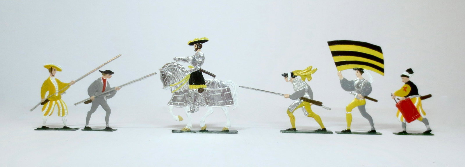 Large Scale German Tin Medieval Figures: Modern issue. 80mm tall.6 pieces. Excellent condition. Unboxed.