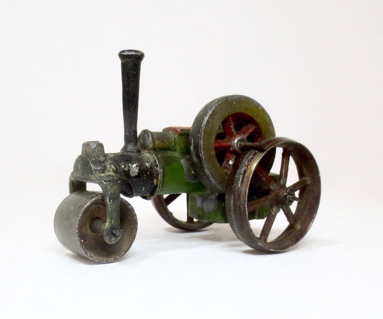Britains VERY RARE Road Roller: Pre war, circa 1885. Gyroscopic driven. 75mm long. Excellent condition. Unboxed.