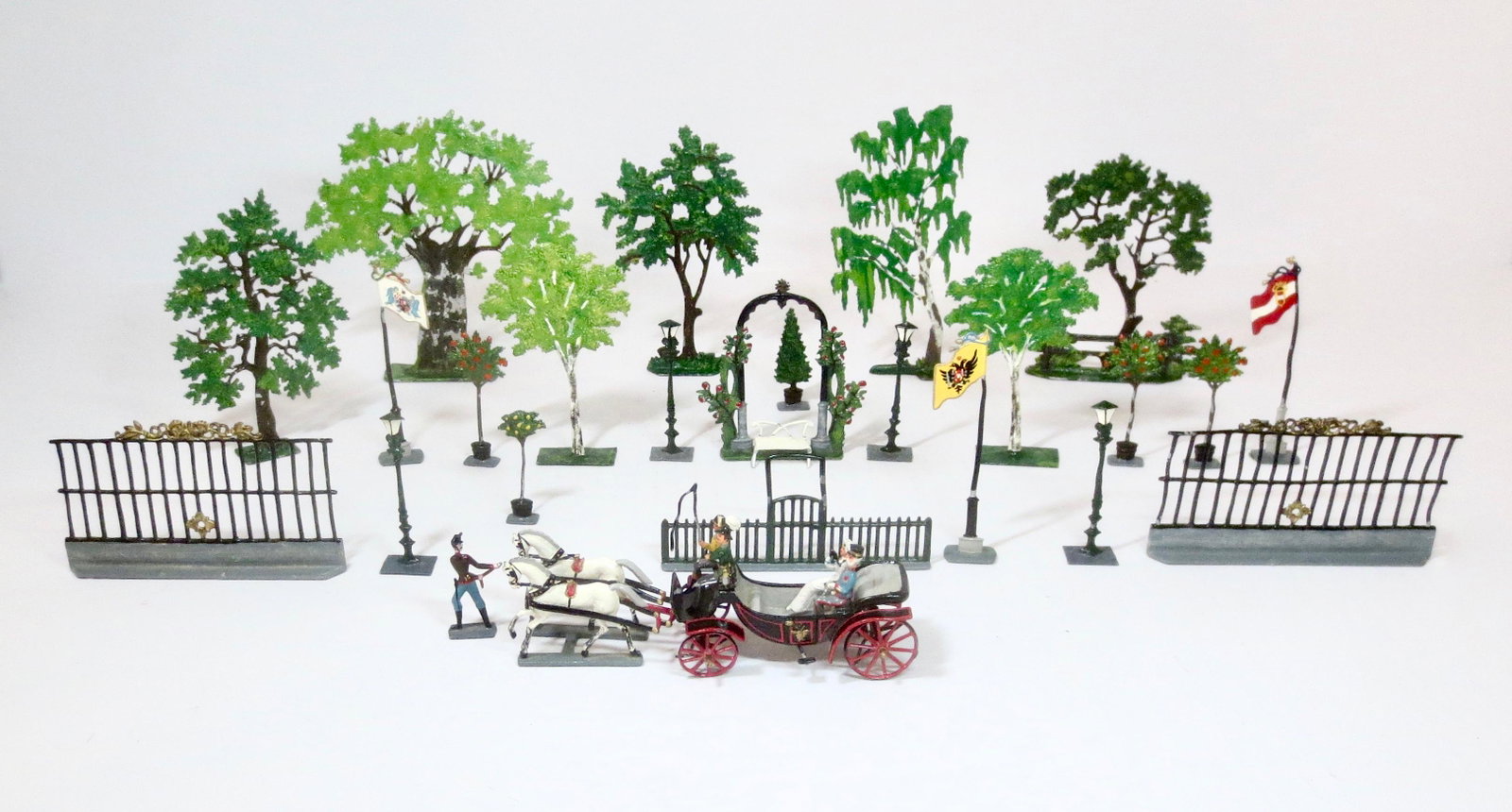 Village Wedding Setting with Demi Ronde Carriage: Spectacular set. Circa 1900. 40mm scale. 31 pieces. Excellent to very good condition. Unboxed.