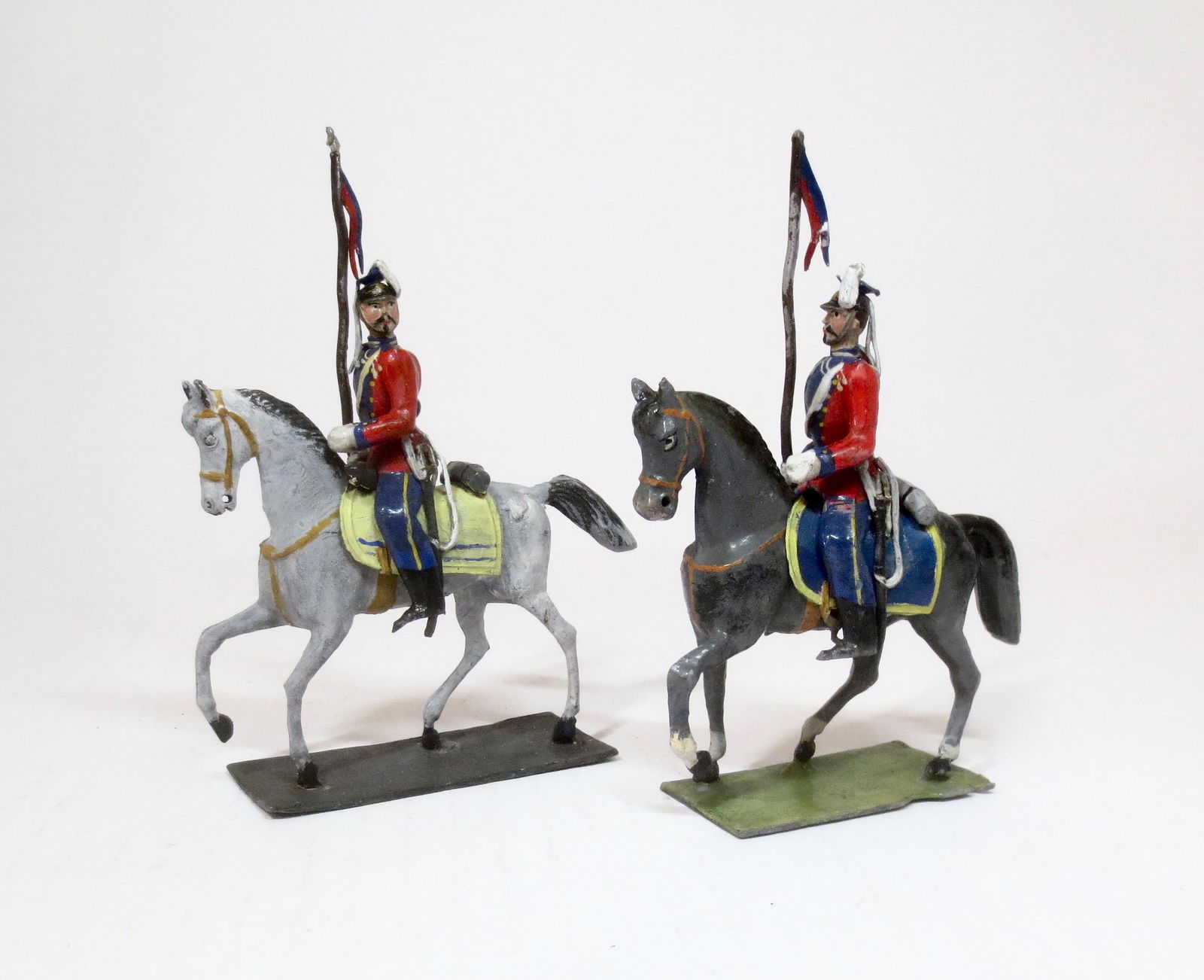 Heyde Large Scale Mounted British Lancers: 100mm tall. 2 pieces. Excellent to very good condition (one missing lance tip and reins). Unboxed.